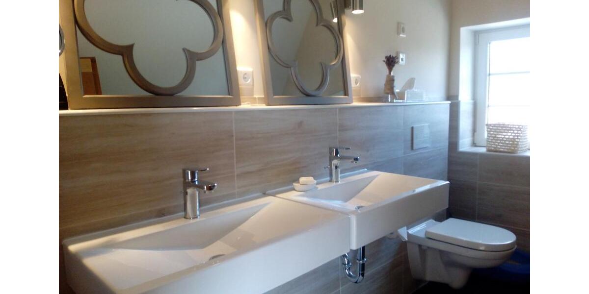 Landhaus m. 2700qm Sommergarten ca.20min südl.v. Berlin u.Potsdam 8 zimmer