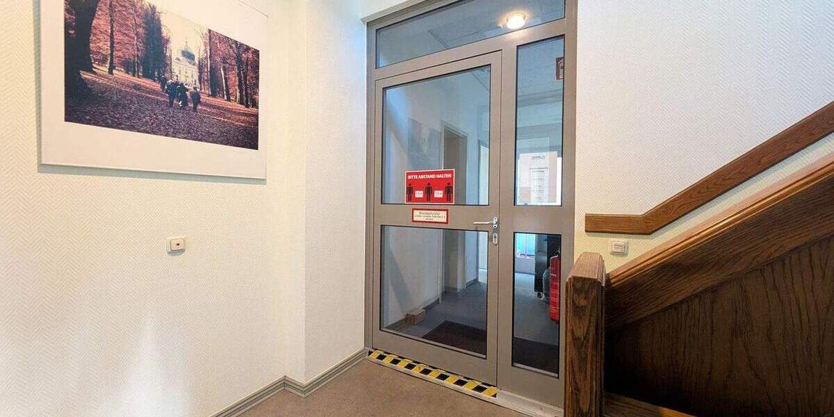 Gepflegter Altbau Bürohaus mit Betriebswohnung zimmer