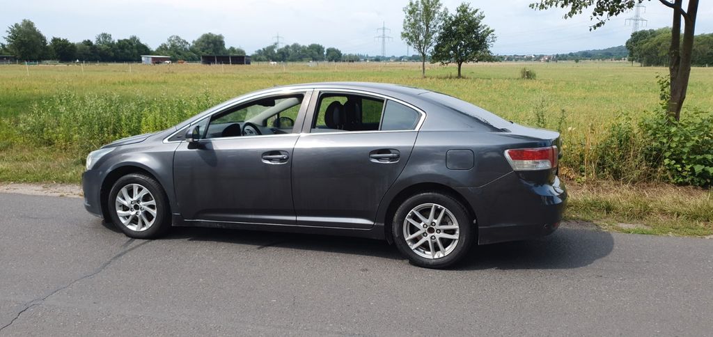 Toyota Avensis 122.334 km 4.200 &euro; Berlin 13629
