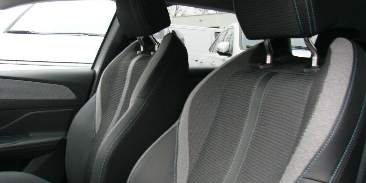 Peugeot 308 1.5L Allure ACC AHK LED Navi Kamera 34.524 km 24.980 &euro; Falkensee 14612