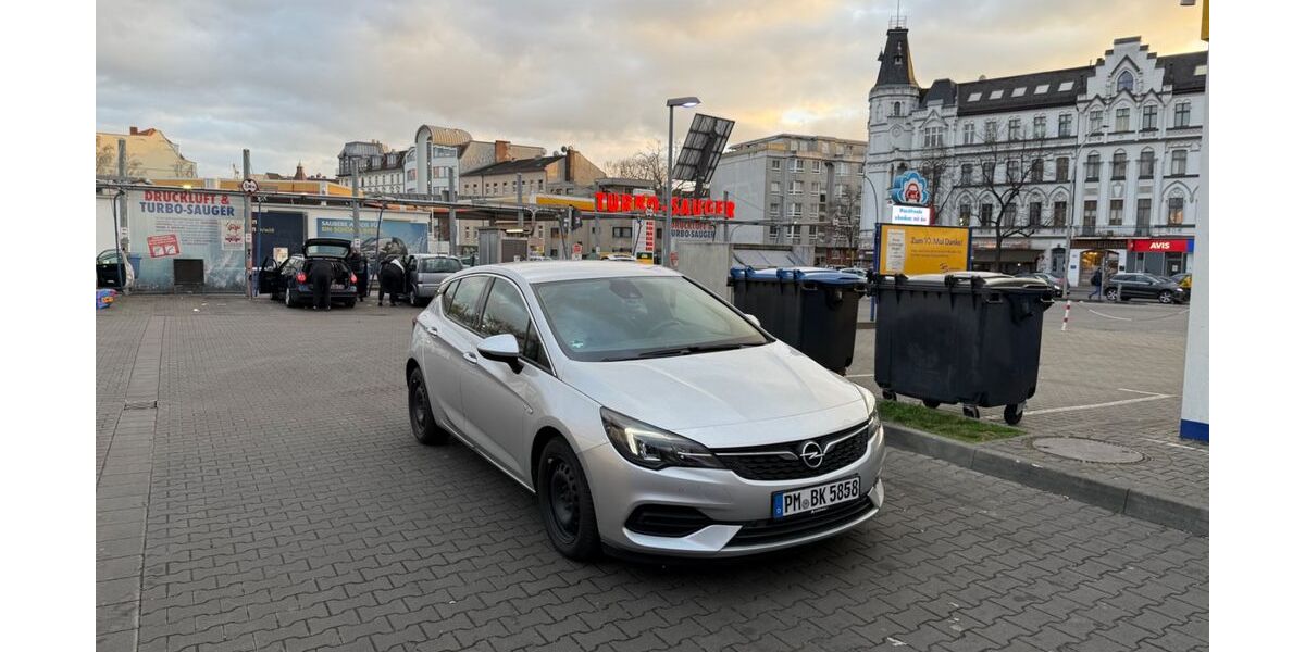 Opel Astra 104.000 km 9.000 &euro; Berlin 12043