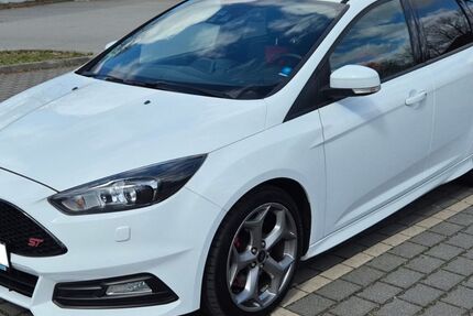 Ford Focus 93.500 km 15.999 &euro; Michendorf 14552