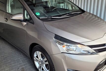 Toyota Verso 295.356 km 6.900 &euro; Berlin 12277