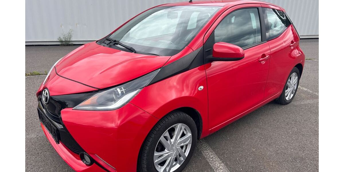 Toyota Aygo (X) 65.000 km 6.499 &euro; Berlin 12057