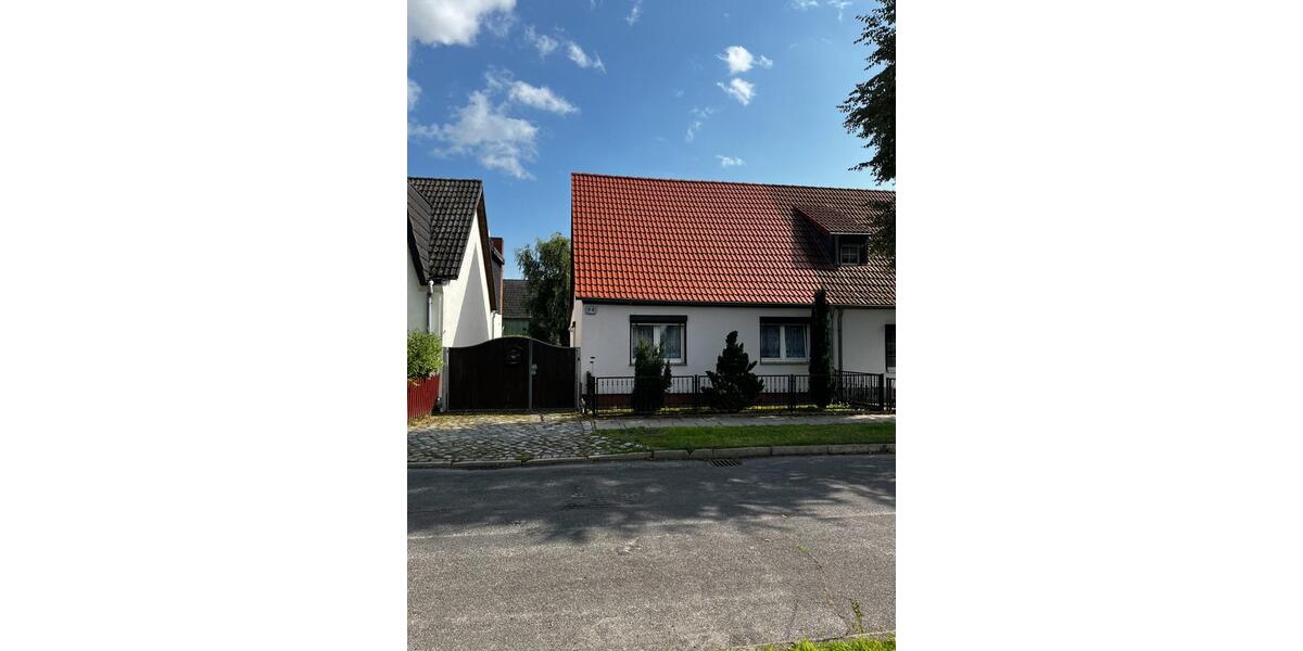 Doppelhaushälfte Nauen - 5 Zimmer, 95 m&sup2;, 165.000&euro; | Angebot:25111514