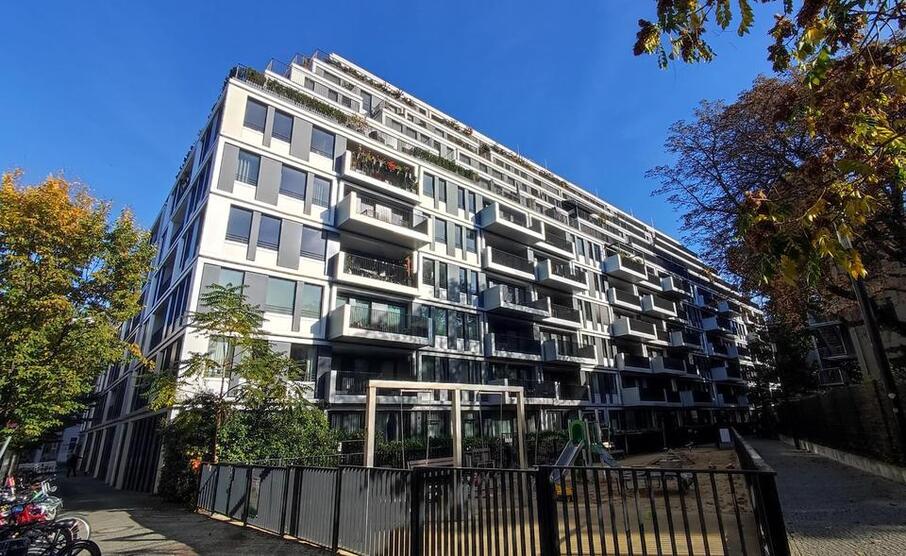 Luxus im Zentrum: ruhige Wohnung mit Pool, Sauna und Gym zimmer