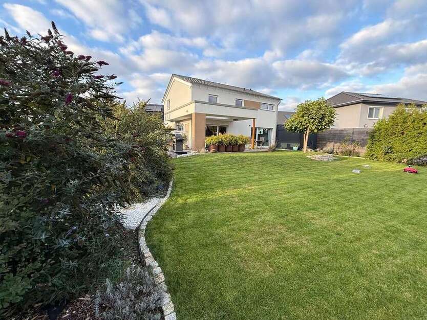 Haus zum Kaufen in Ludwigsfelde 760.000 € 134 m² 5.5 zimmer