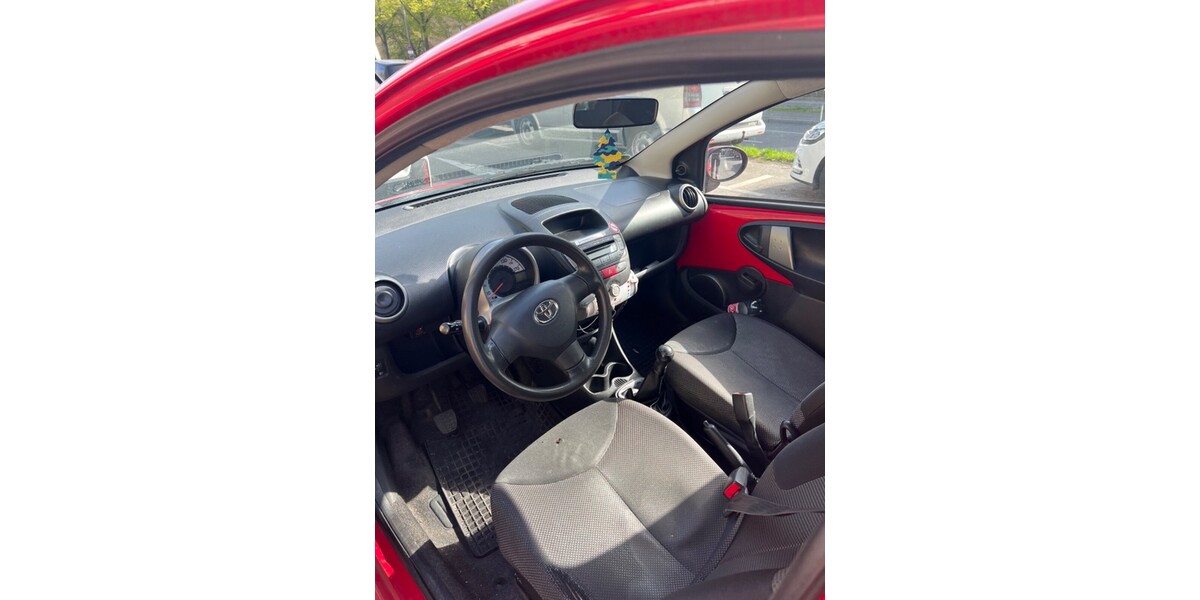 Toyota Aygo 141.146 km 3.300 € Berlin 10178