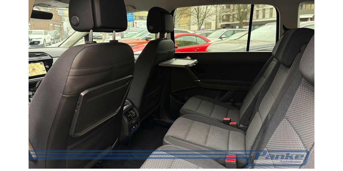 VW Touran Comfortl.DSG BT110 TSI*7Sitz*NAV*ACC*PDC* 40.678 km 22.990 &euro; Berlin 13187