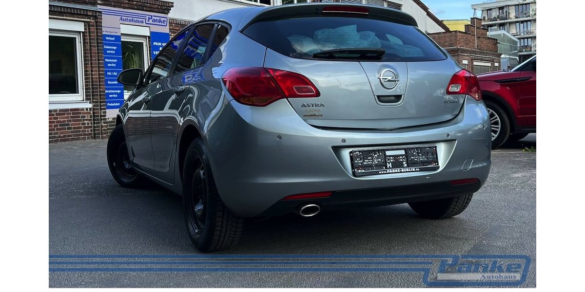 Opel Astra 1.4 150 Jahre *SHZ*PDC*AUX*Teilleder* 112.935 km 6.890 &euro; Berlin 13187