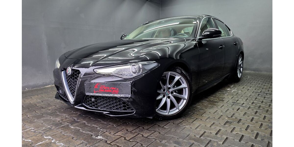 Alfa Romeo Giulia 142.000 km 17.990 &euro; Berlin 12279