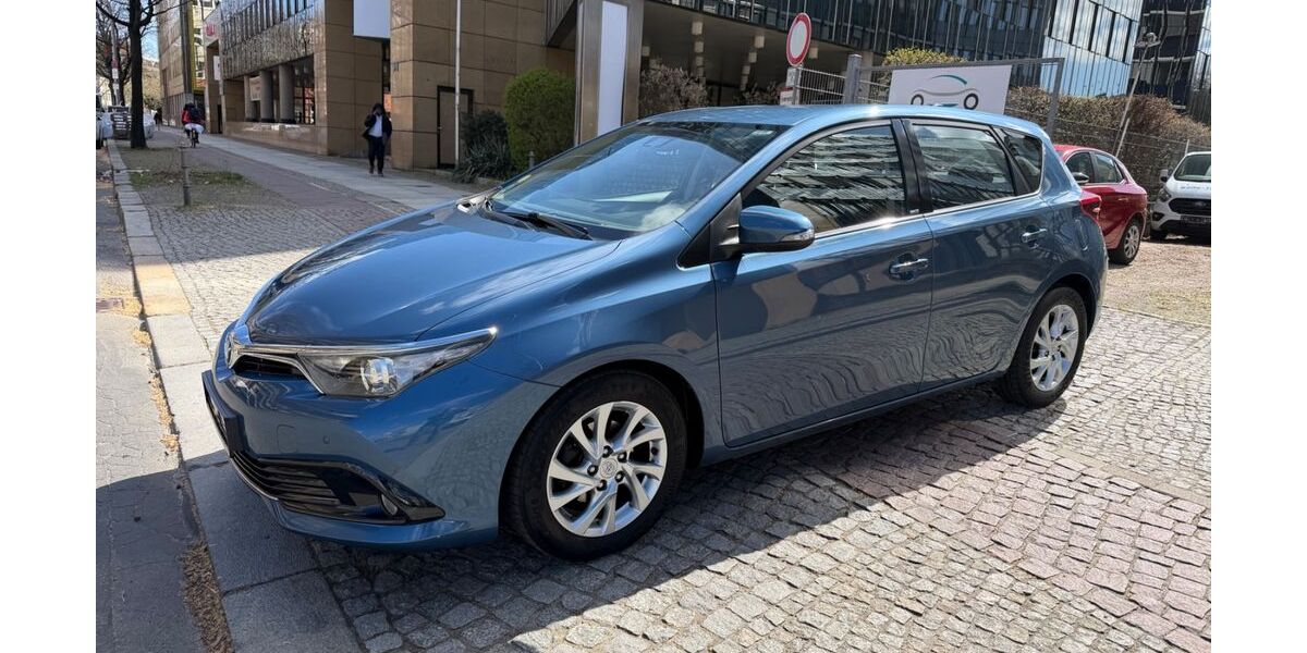 Toyota Auris 162.065 km 9.299 &euro; Berlin 10553