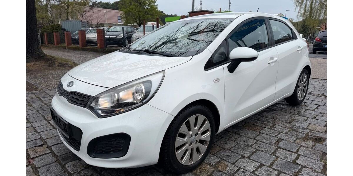 Kia Rio 79.000 km 5.499 &euro; berlin 12527