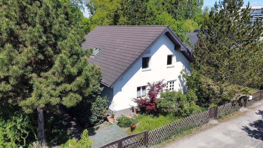 Viel Platz zum Leben - Haus mit Einliegerwohnung oder BüroPraxis im Schäferfeld Potsdam 8 zimmer