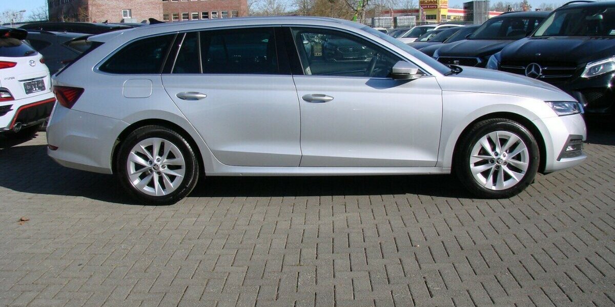 Skoda Octavia 2.0TDI Style ACC Columbus HeadUp AHK 48.103 km 27.480 &euro; Falkensee 14612
