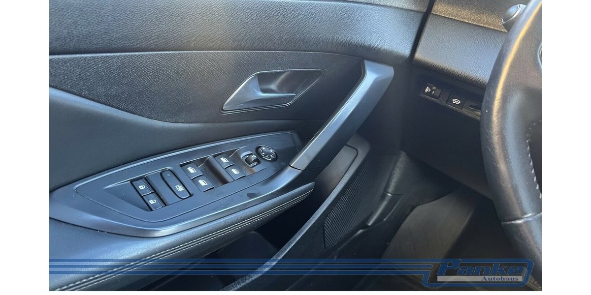 Peugeot 308 Allure EAT8*NAV*Carplay*LED*360°*Cockpit* 150.000 km 16.490 &euro; Berlin 13187