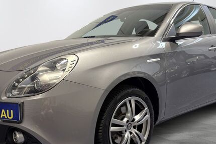 Alfa Romeo Giulietta 88.421 km 14.490 € Berlin 13467