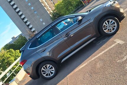 Hyundai TUCSON 85.000 km 16.900 &euro; Berlin 12353