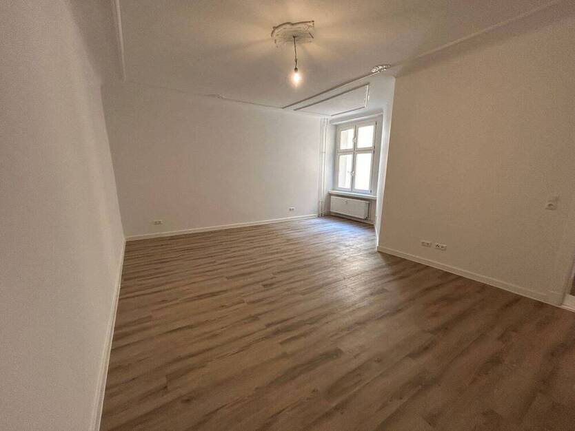 Erstbezug nach Sanierung: Charmante 1-Zimmer-Wohnung in Berlin - Sonnenallee