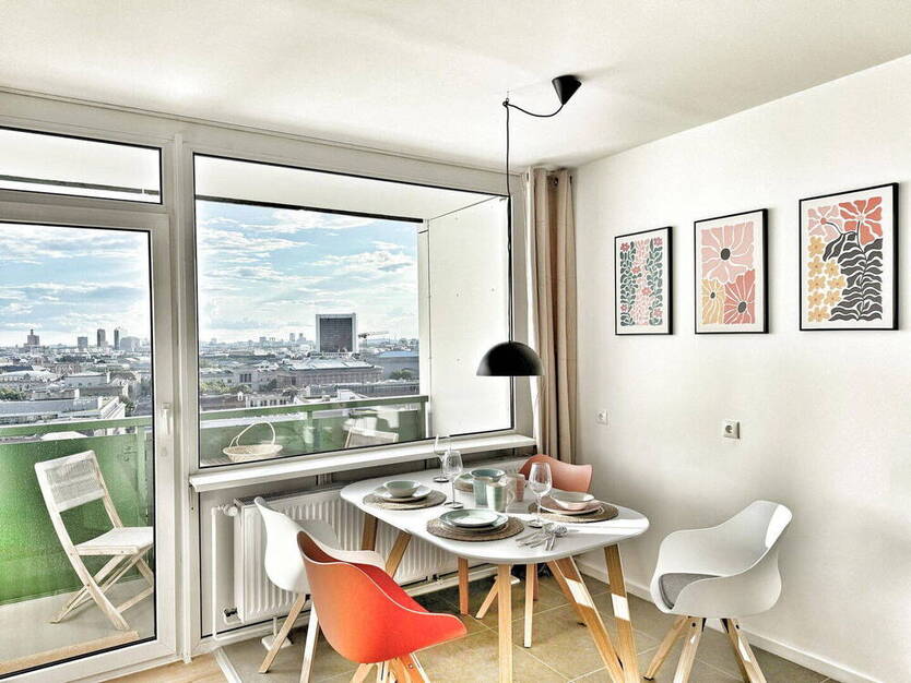 Spectacular City Center Apartment Hackescher Markt: View, Balcony & Parking