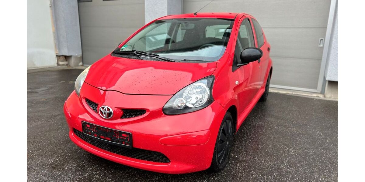 Toyota Aygo (X) 84.000 km 3.490 &euro; Berlin 13435