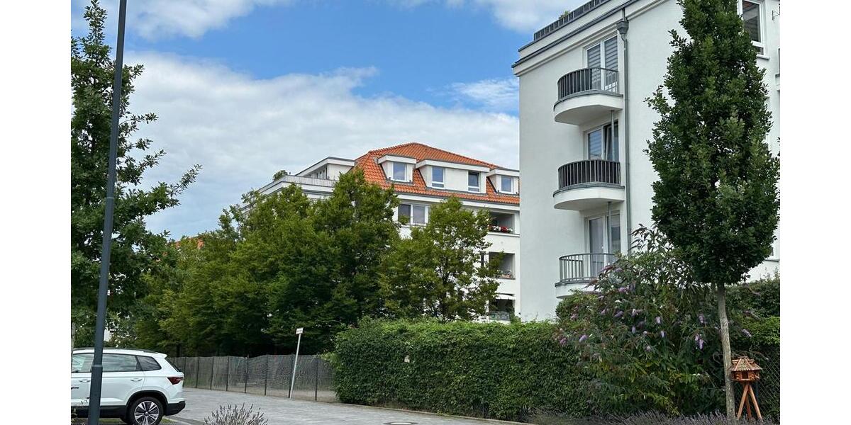 Hochwertig eingerichtete DG-Wohnung mit großer Dachterrasse u. schöner Aussicht auf den Hahneberg 4 zimmer