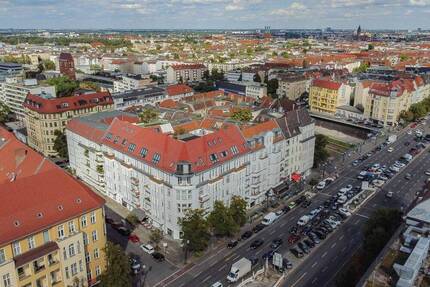 Stilvolle 4-Zimmer-Erdgeschoßwohnung mit Gartenfläche im Herzen Berlins (2019 modernisiert)