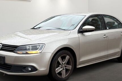 VW Jetta 173.319 km 4.299 € Berlin 12681