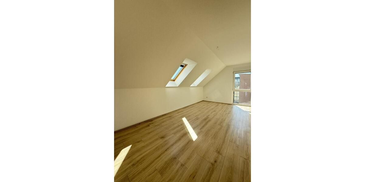 Platz & Weitblick: 4-Zi-Penthouse (111 m²) mit Balkon & Stellplatz – zentral in Ludwigsfelde 4 zimmer