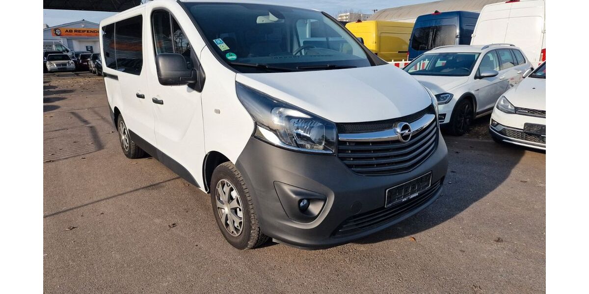 Opel Vivaro 174.456 km 11.980 &euro; Berlin 13055