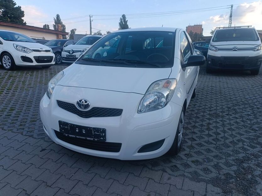 Toyota Yaris 107.000 km 3.900 € Berlin 13597
