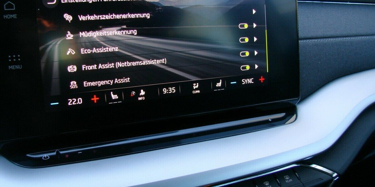 Skoda Octavia 2.0TDI Style ACC Columbus HeadUp AHK 48.103 km 27.480 &euro; Falkensee 14612