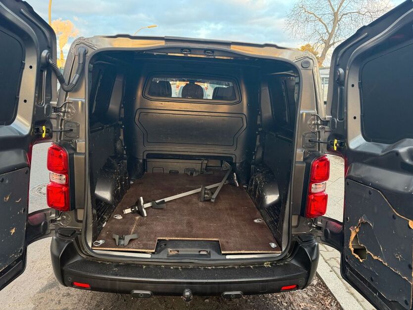 Toyota Verso 158.000 km 16.499 € Berlin 13589