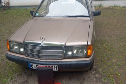 Mercedes-Benz 190 105.547 km 12.900 &euro; Berlin 10713