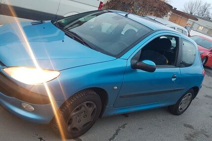 Peugeot 206 144.000 km 599 € Berlin 12099