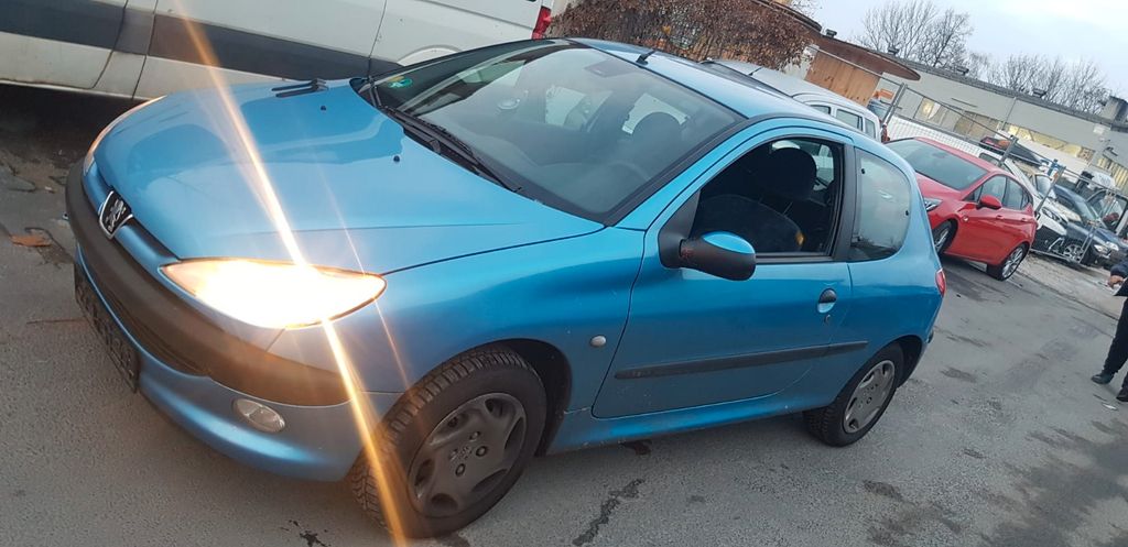 Peugeot 206 144.000 km 599 € Berlin 12099