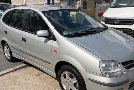 Nissan Almera 110.000 km 3.900 &euro; Berlin 12359