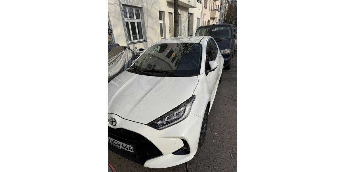 Toyota Yaris 27.200 km 18.500 &euro; Berlin 12045