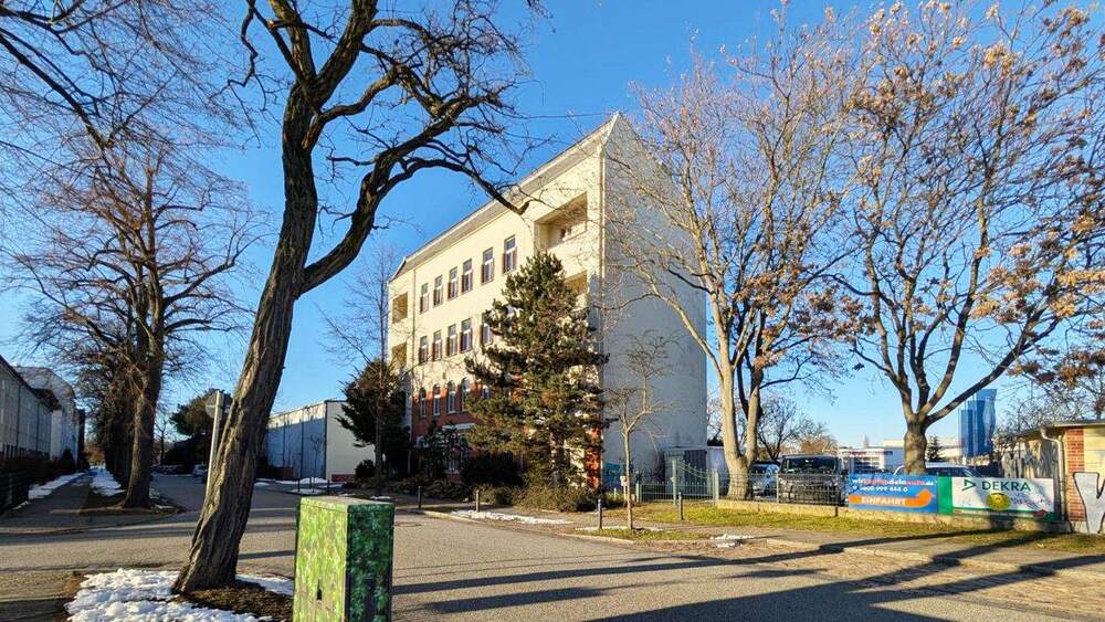 Gepflegter Altbau Bürohaus mit Betriebswohnung zimmer