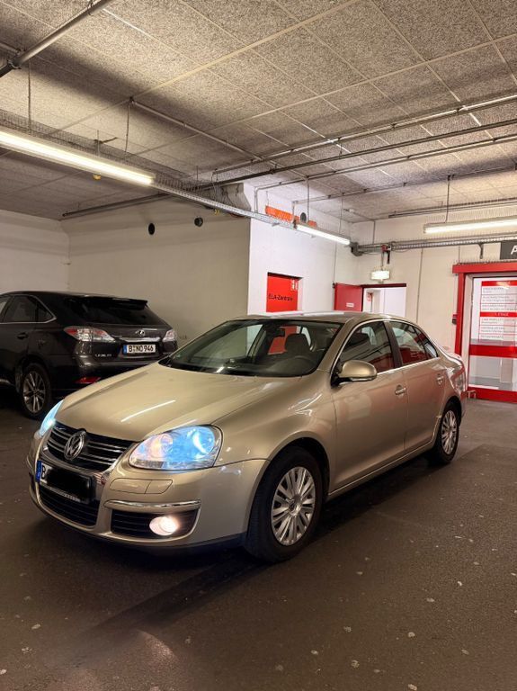 VW Jetta 259.000 km 1.999 € Berlin 12689