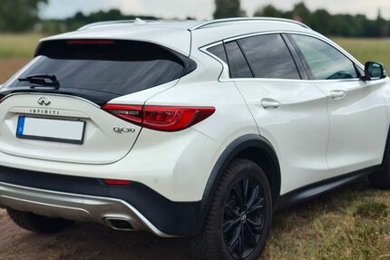 INFINITI QX30 99.999 km 13.900 &euro; Berlin 12247