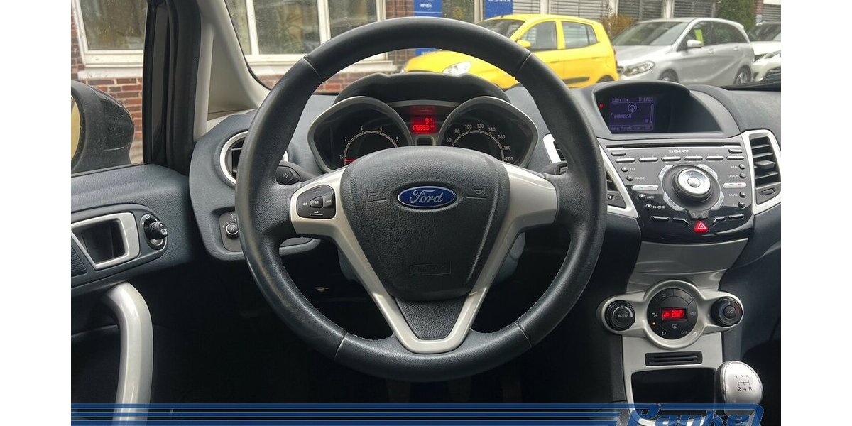 Ford Fiesta Titanium*Keyless*PDC*LED*Tel.*Chrom*GAS* 178.353 km 4.490 &euro; Berlin 13187