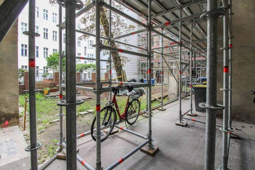 Stilvolle 4-Zimmer-Erdgeschoßwohnung mit Gartenfläche im Herzen Berlins (2019 modernisiert)