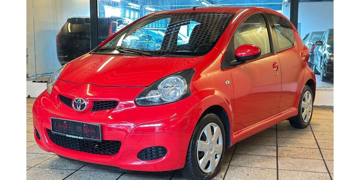 Toyota Aygo (X) 95.000 km 2.950 &euro; Berlin 10829