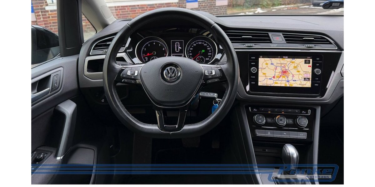 VW Touran Comfortl.DSG BT110 TSI*7Sitz*NAV*ACC*PDC* 40.678 km 22.990 &euro; Berlin 13187