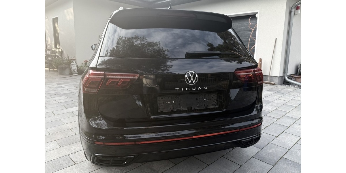 VW Tiguan R-Line Black MATRIX ACC CAM 20 Z HARMAN 57.456 km 31.990 € Berlin 10247