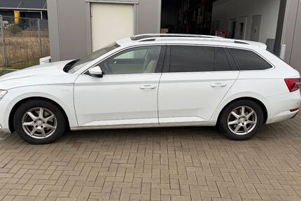 Skoda Superb 179.000 km 21.400 &euro; hennigsdorf 16761