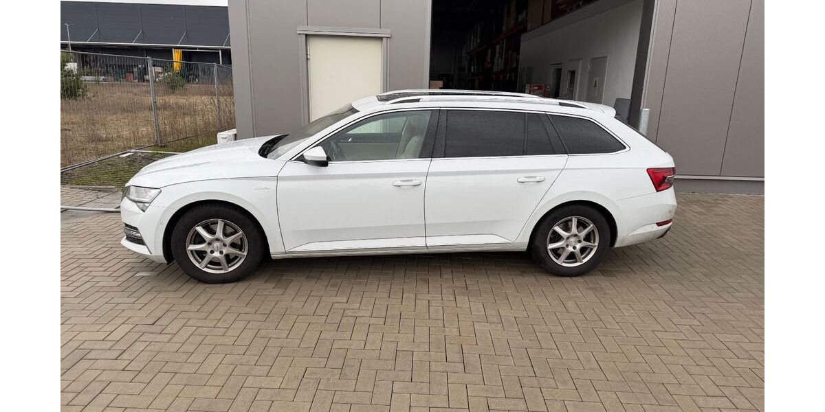 Skoda Superb 179.000 km 21.400 &euro; hennigsdorf 16761