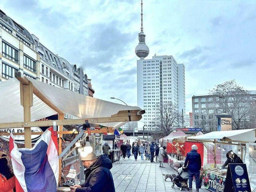 Spectacular City Center Apartment Hackescher Markt: View, Balcony & Parking