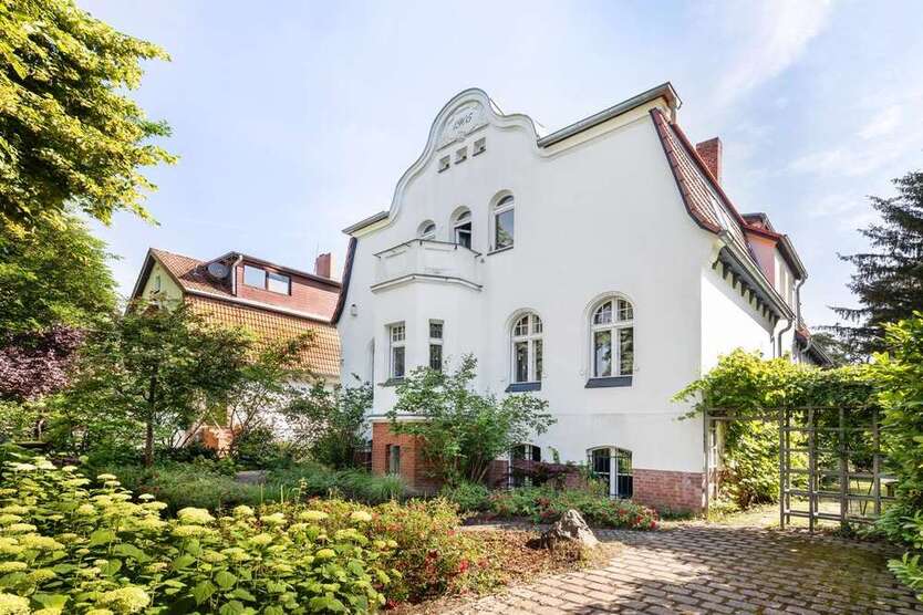 Haus zum Kaufen in Berlin Schlachtensee 2.985.000 € 350 m²